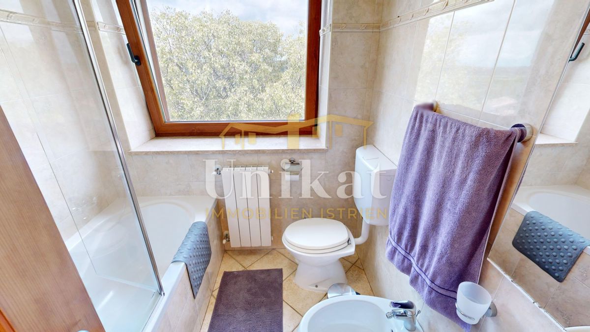 Casa in pietra ristrutturata con piscina